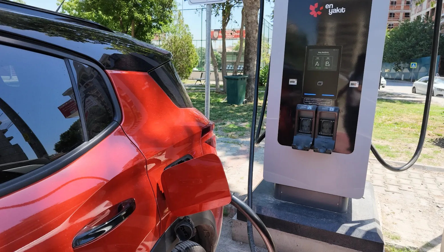BAYRAKLIâDA ELEKTRÄ°KLÄ° ARAÃ ÅARJ Ä°STASYONLARI HÄ°ZMETE GÄ°RDÄ° (5)-1782825424452.webp